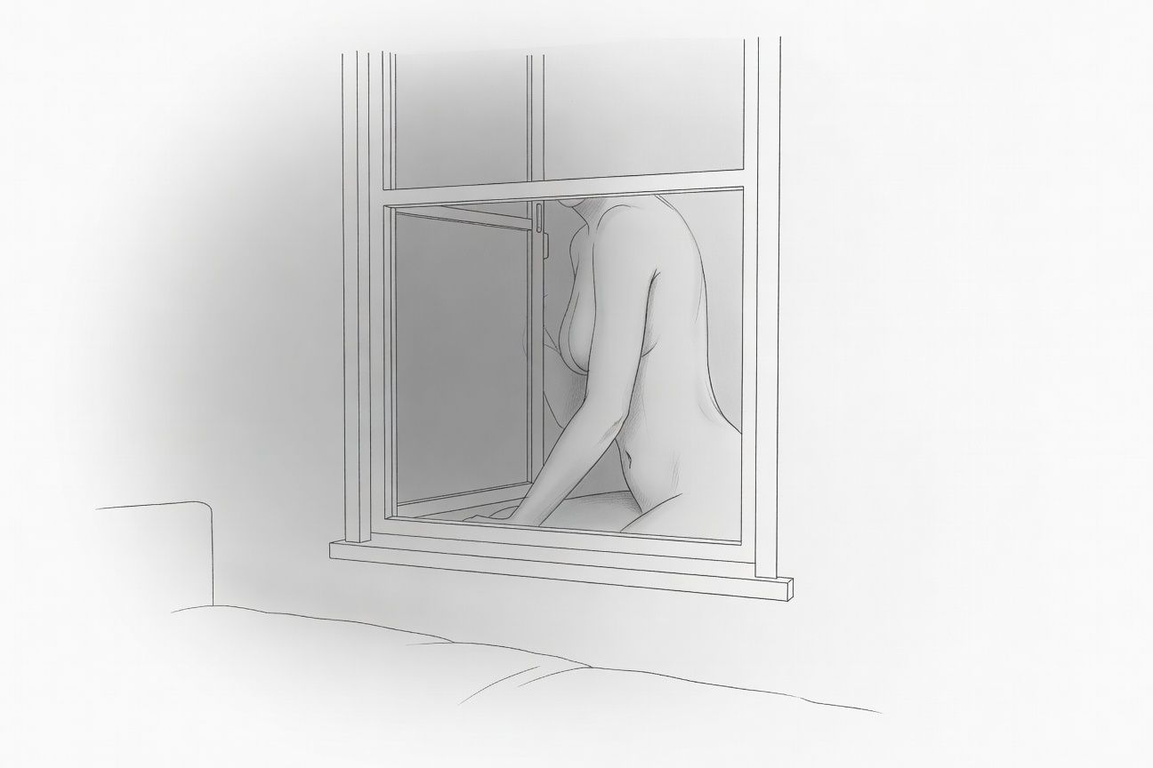 Podglądanie zmysłowej sąsiadki przez uchylone okno sypialni